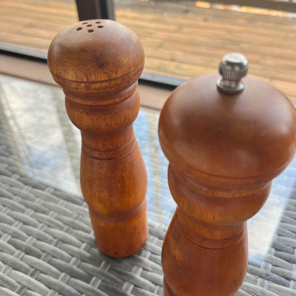 Vintage Turned Wood Salt & Pepper Grinder Rich Tone Classic 8.25” Penzeys Spices
